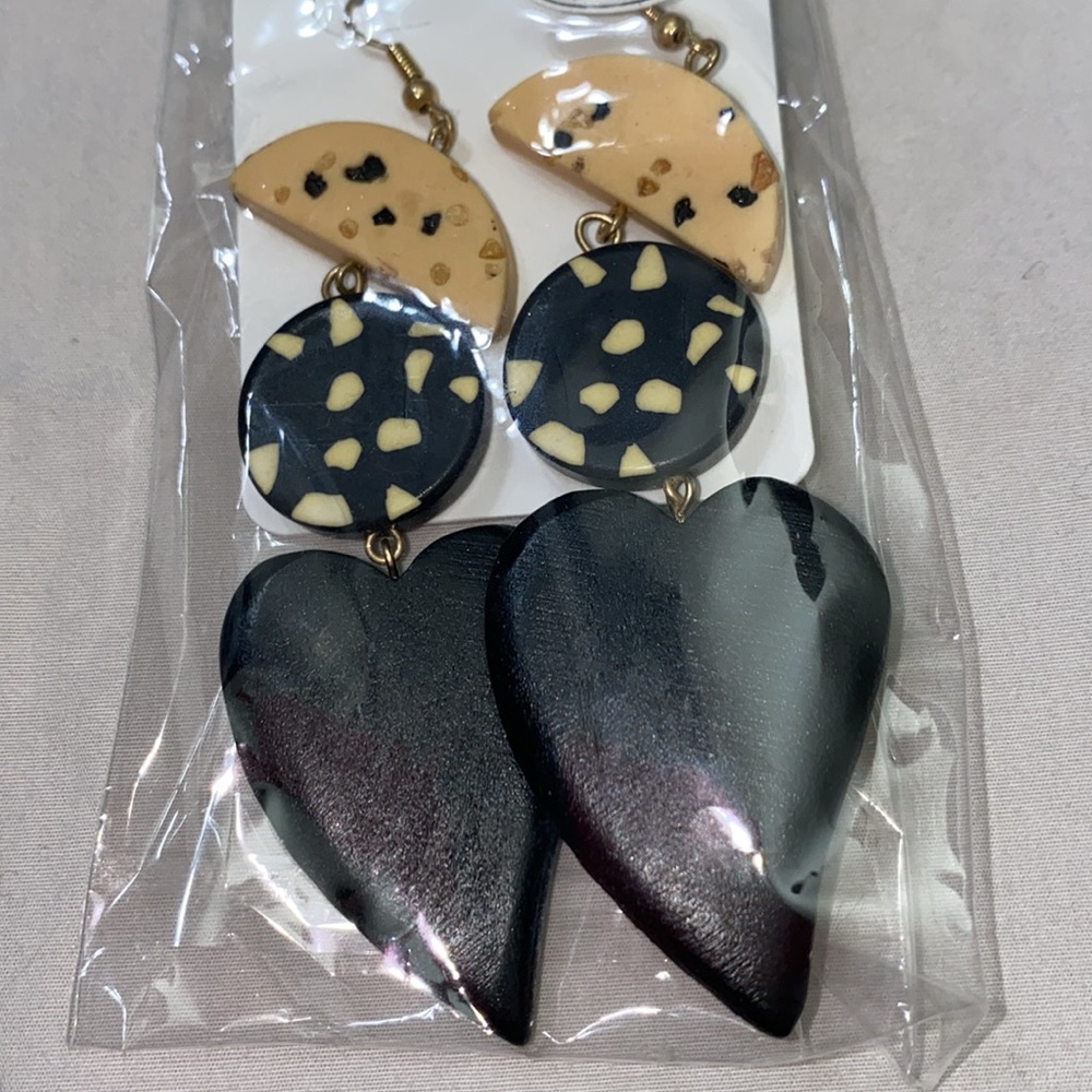 Clay three tier cascading earrings - tan & black - very lightweight - brand new